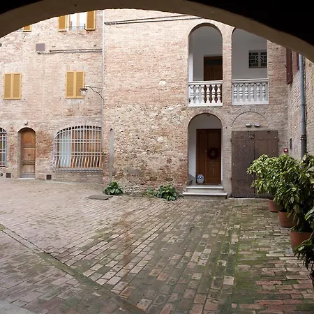 Anna Flat Siena